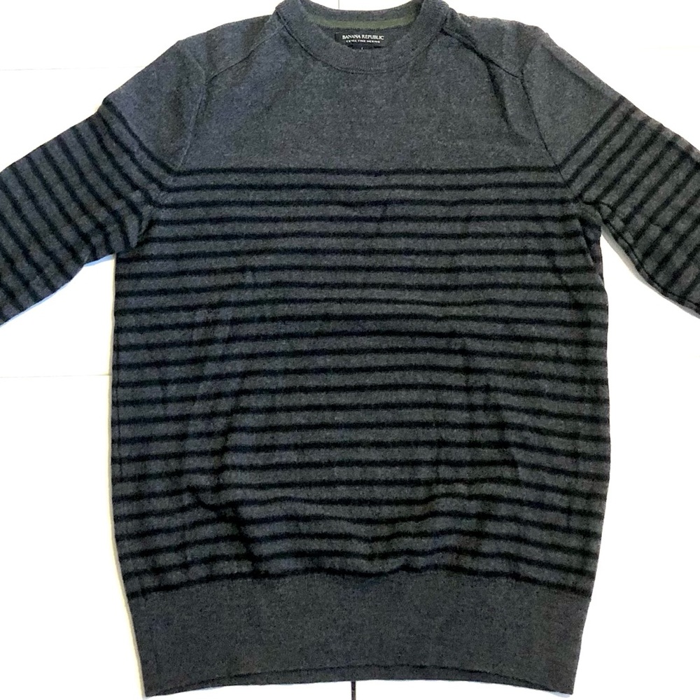 BANANA REPUBLIC EXTRA FINE MERINO SWEATER SIZE L